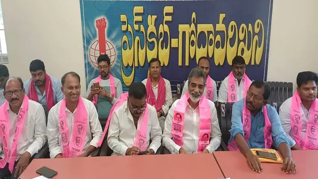 మస్టర్ల నిబంధనను వెనక్కి తీసుకోవాలి 