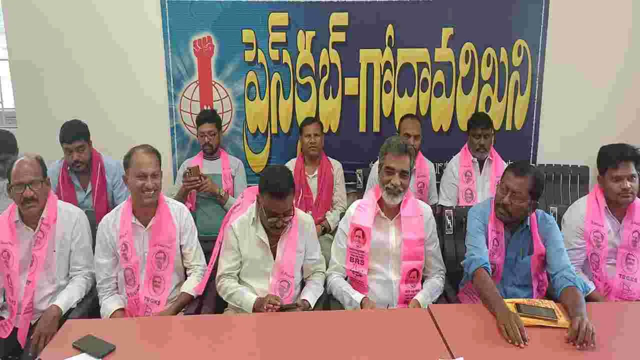 మస్టర్ల నిబంధనను వెనక్కి తీసుకోవాలి 