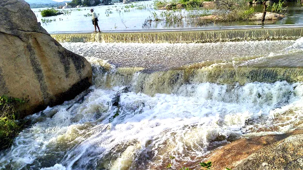   చారాల చెరువు మొరవ ఉధృతం 