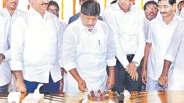 Bhatti Vikramarka Urges Victory: కాంగ్రెస్‌‌తోనే అన్ని వర్గాల  అభివృద్ధి  