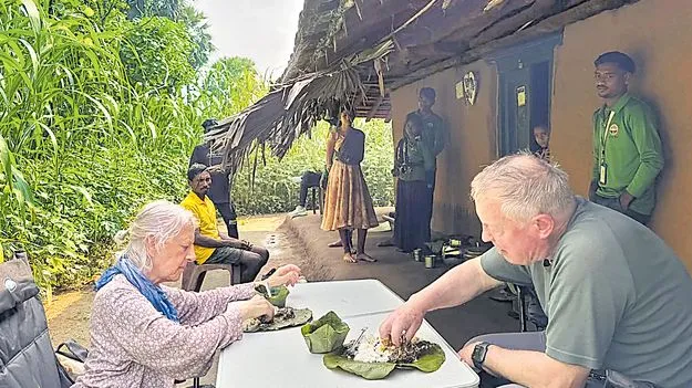 Bastar Tourism: నక్సల్స్‌ అడ్డాలో విదేశీయులు