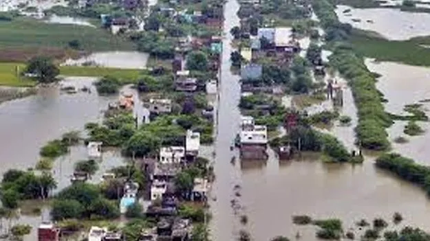 Aid for Flood Affected Families: వరద బాధితులకు 12.99 కోట్ల తక్షణ సాయం