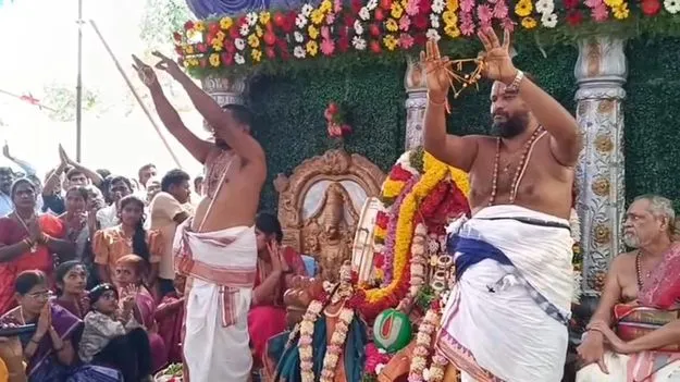  Peddapalli:  వైభవంగా లక్ష్మీనృసింహస్వామి కల్యాణం 