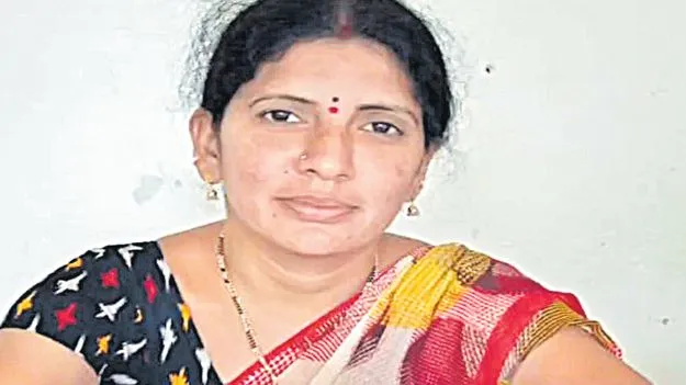 Loan Harassment: ప్రభుత్వ మహిళా ఉద్యోగి ఆత్మహత్య 