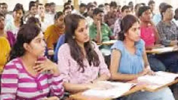 original certificates to students: సర్టిఫికెట్లు ఇవ్వకపోతే విద్యాసంస్థల గుర్తింపు రద్దు