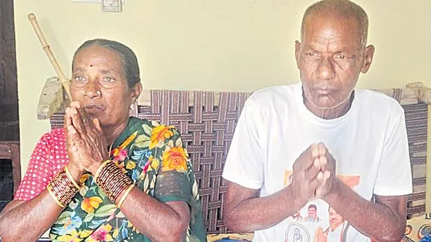 Son Assaults Father Over Questioning: ఆస్తులు పంచుకున్నారు కానీ..తల్లిదండ్రులకు తిండి పెట్టడంలేదు