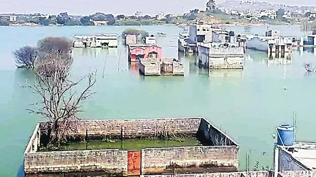 Irregular NOC Issuance for Lakes and Ponds: ఎన్‌వోసీ ఇంజనీర్లపై బదిలీ వేటు