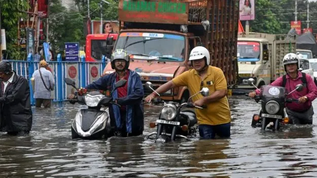 Heavy Rainfall: కోల్‌కతాలో వరుణుడి బీభత్సం