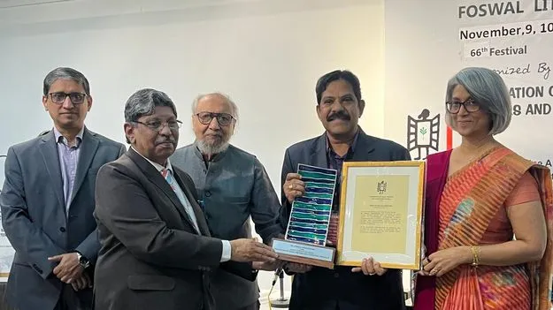 Telugu poet Perugu Ramakrishna: పెరుగు రామకృష్ణకు సార్క్‌ సాహిత్య పురస్కారం ప్రదానం 