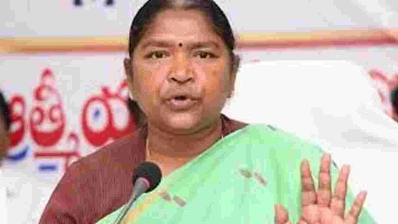 Minister Seethakka: పంచాయతీ కార్యదర్శులకు రూ.104 కోట్ల  బకాయిల విడుదల