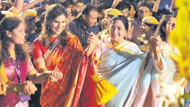 Bathukamma Festival: ప్రకృతితో మమేకమయ్యే పండుగే బతుకమ్మ