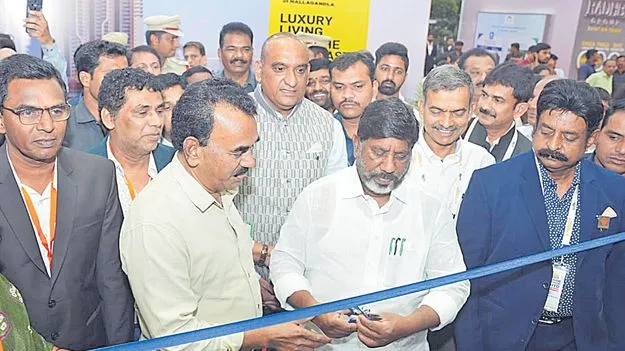 Real Estate Booms: హైదరాబాద్‌లో దూసుకెళుతున్న రియల్‌ ఎస్టేట్‌ రంగం