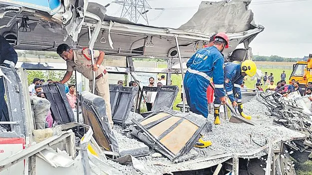 Families Left Struggling After Accidents: ప్రయాణికులకు పరిహారమేది