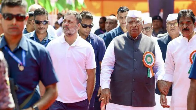 Congress Accused he BJP: మోదీ సర్కార్‌కుచట్టబద్ధత లేదు