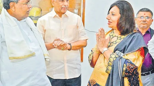 Political And Development issues: కర్ణాటక సీఎంతో కిరణ్‌ మజుందార్‌ భేటీ