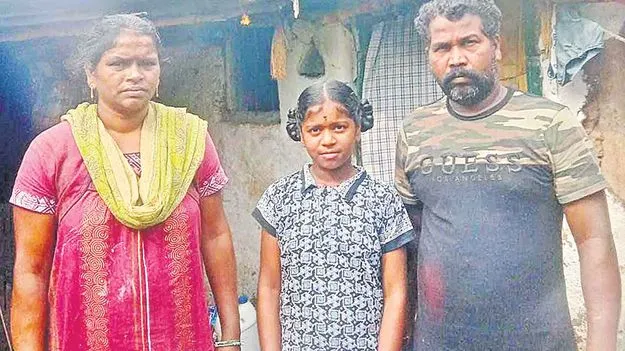 Snake Sighting: పాము కనిపించిందని చెప్పినందుకు..విద్యార్థినిని గురుకులం నుంచి గెంటేశారు