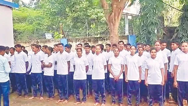 Maoists Surrender: ఒకేరోజు 72మంది మావోయిస్టుల లొంగుబాటు