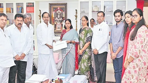 Former CM KCR gave the B Form: మాగంటి సునీతకు బీ ఫాం