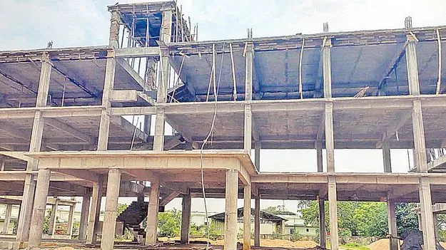 Tribal Gurukula Construction: అసంపూర్తిగా గిరిజన గురుకులాలు!