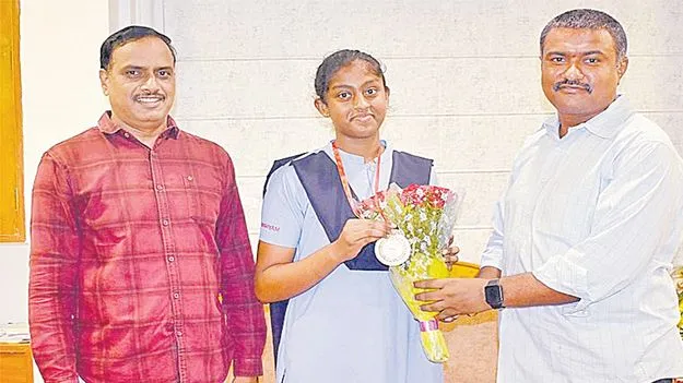 State Tennis Championship: రాష్ట్ర స్థాయి టెన్ని్‌సలో భాష్యం విద్యార్థిని సత్తా 