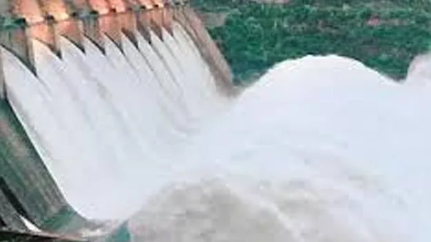 Heavy Inflows: శ్రీశైలానికి 6.21లక్షల క్యూసెక్కుల వరద