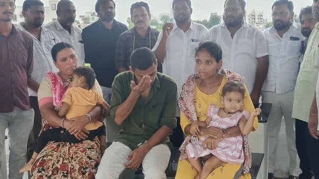 Police Brutality: విచారణ కోసం పిలిచి కొట్టారు