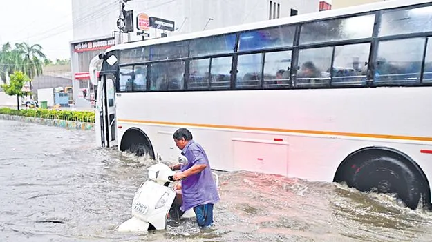 Heavy Rain: తిరుమలలో భారీ వర్షం