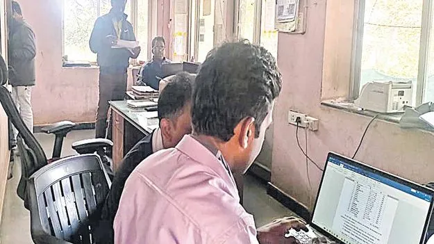 Government Negligence: ఆర్టీఏ చెక్‌పోస్టులు.. అవినీతికి అడ్డాలు