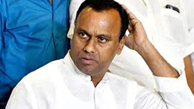 Munugode MLA Komatireddy Rajagopal Reddy: మునుగోడులో ఇతరులు మద్యం టెండర్లు వేయొద్దు