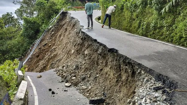 Heavy Rains Trigger Landslide: డార్జిలింగ్‌లో వరుణుడి బీభత్సం