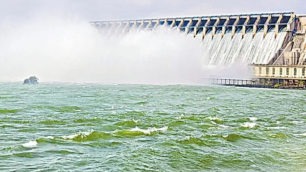 Heavy Inflows: శ్రీశైలానికి 6 లక్షల క్యూసెక్కుల ఇన్‌ఫ్లో 