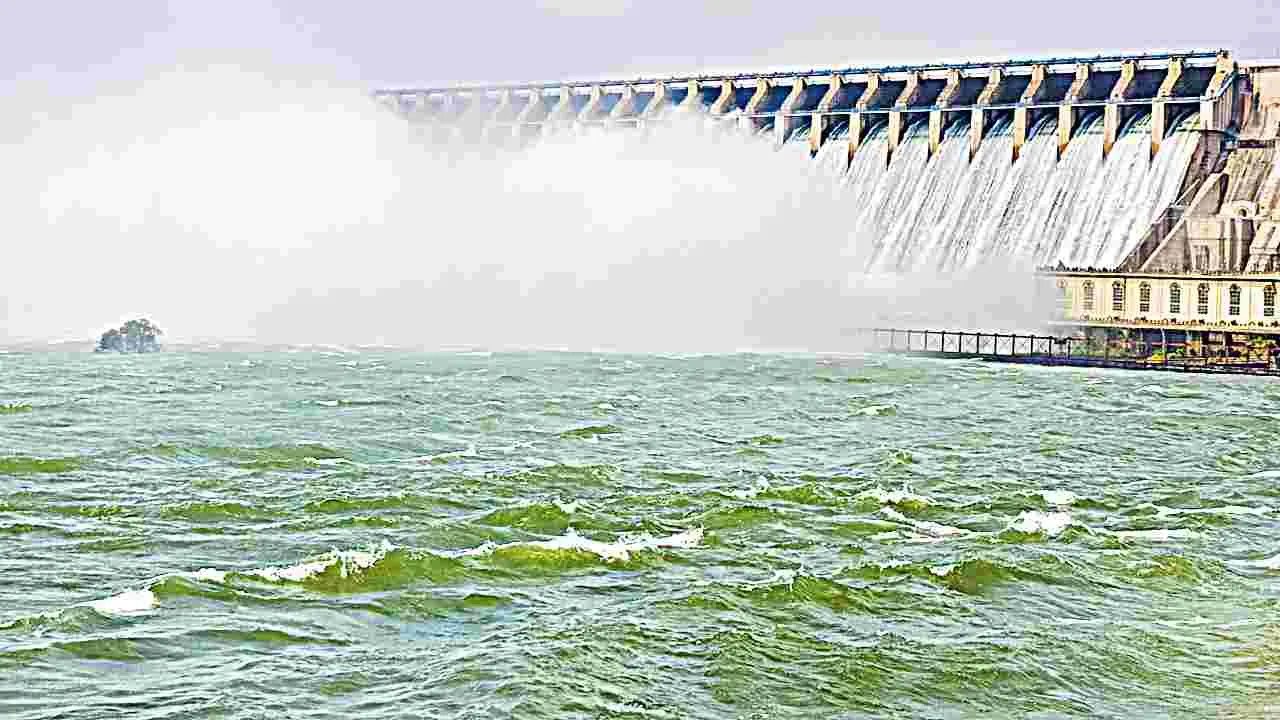 Heavy Inflows: శ్రీశైలానికి 6 లక్షల క్యూసెక్కుల ఇన్‌ఫ్లో