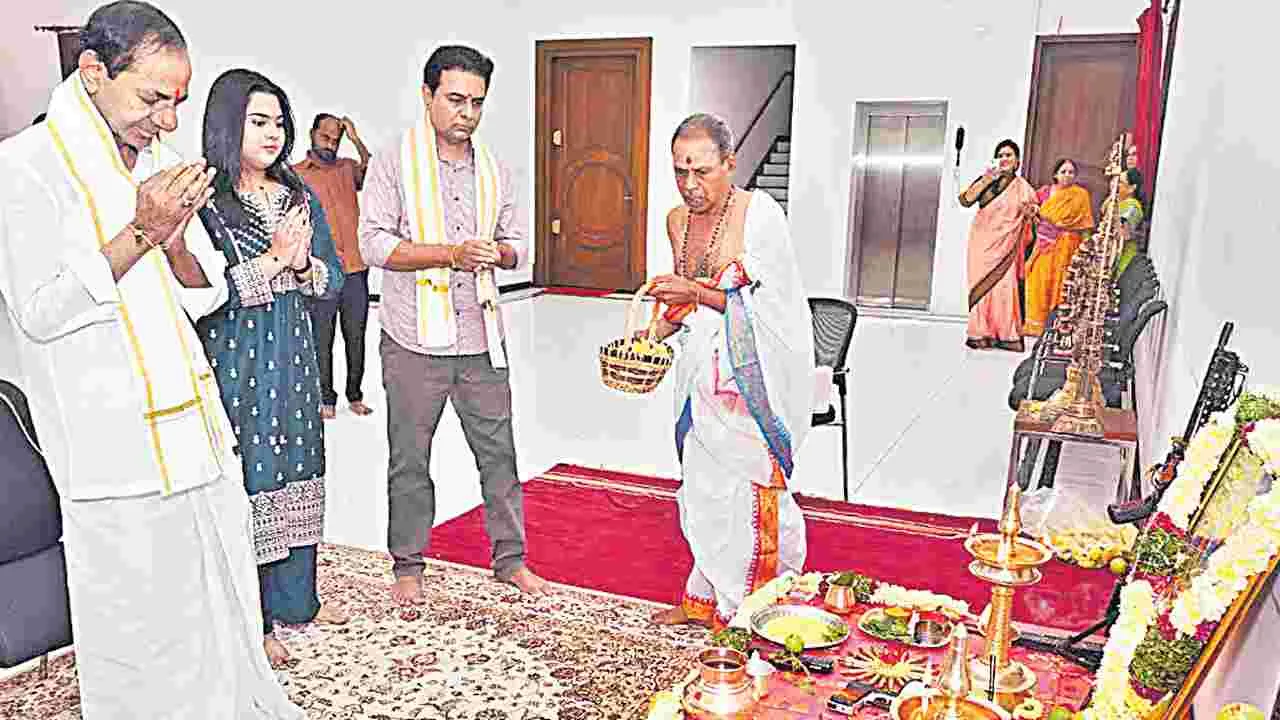 KCR Celebrates Vijayadashami: దుర్గామాత పూజలో కేసీఆర్