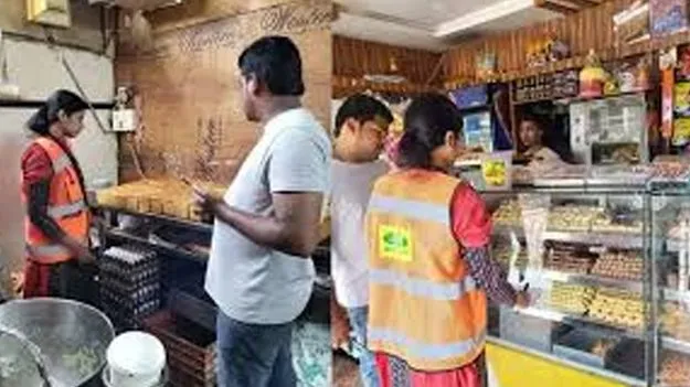 Food Safety Department: స్వీట్‌ షాపులపై ఫుడ్‌ సేఫ్టీ అధికారుల దాడులు