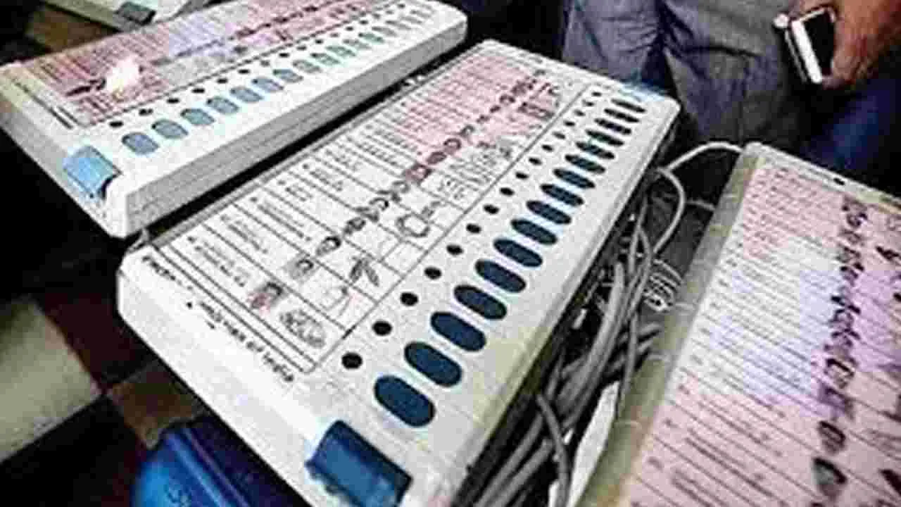 Color on EVMs: ఈవీఎంలపై రంగుల్లో అభ్యర్థుల ఫొటోలు