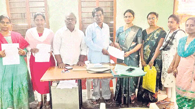 నూతన ఉపాధ్యాయులతో.. పాఠశాలలు కళకళ