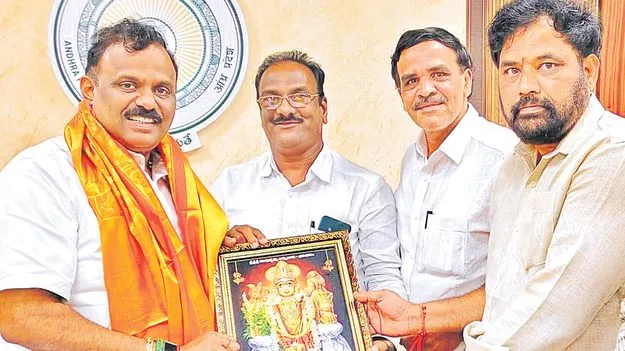 Justice for Revenue Officials: రెవెన్యూ అధికారులకు న్యాయం చేయాలి