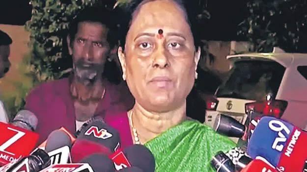 Minister Konda Surekha: మీనాక్షి కోర్టులోకి కొండా వివాదం!