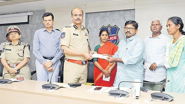 Telangana DGP: లొంగిపోండి.. ఏమీ చేయం