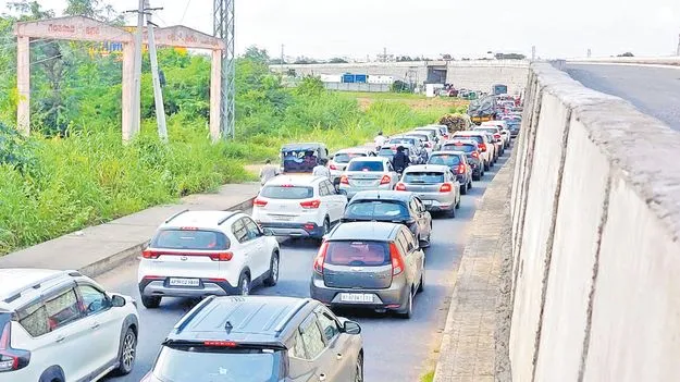 Return Traffic: పండగైపోయింది.. పోదాం పద..!