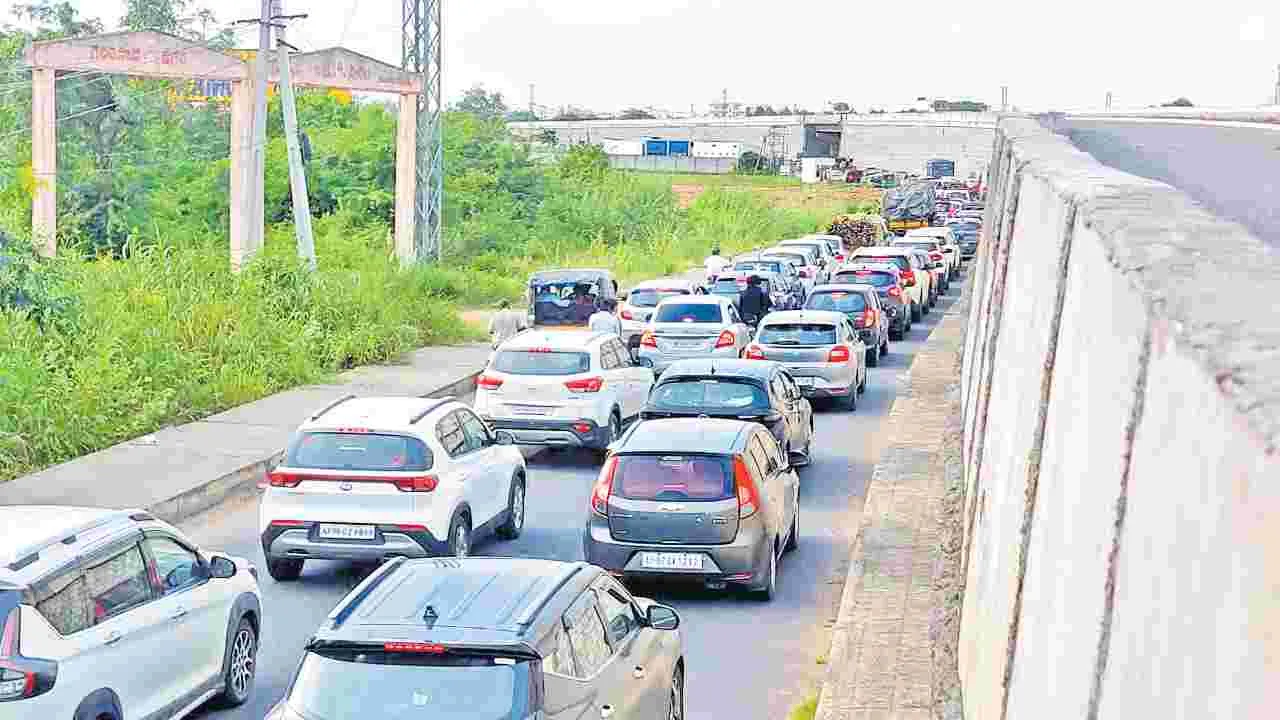 Return Traffic: పండగైపోయింది.. పోదాం పద..!