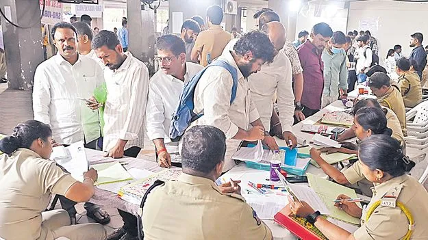 Liquor Shop License Applications: ఒక్కరోజే 25వేల దరఖాస్తులు