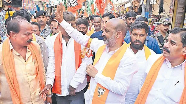 Bandi Sanjay Challenges KTR: కేటీఆర్‌.. ప్రమాణం చెయ్‌