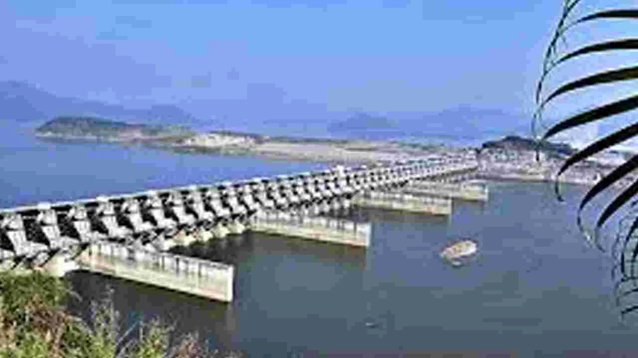 Polavaram Project: నిధులిచ్చినా నత్తనడకే!