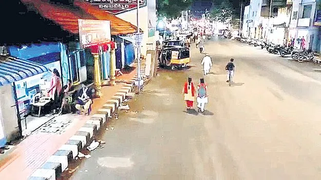 రోడ్డుపై చెత్త వేస్తే రూ.వెయ్యి జరిమానా