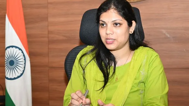 Collector Pamela Satpathy: పాటతో మేలుకొలుపు
