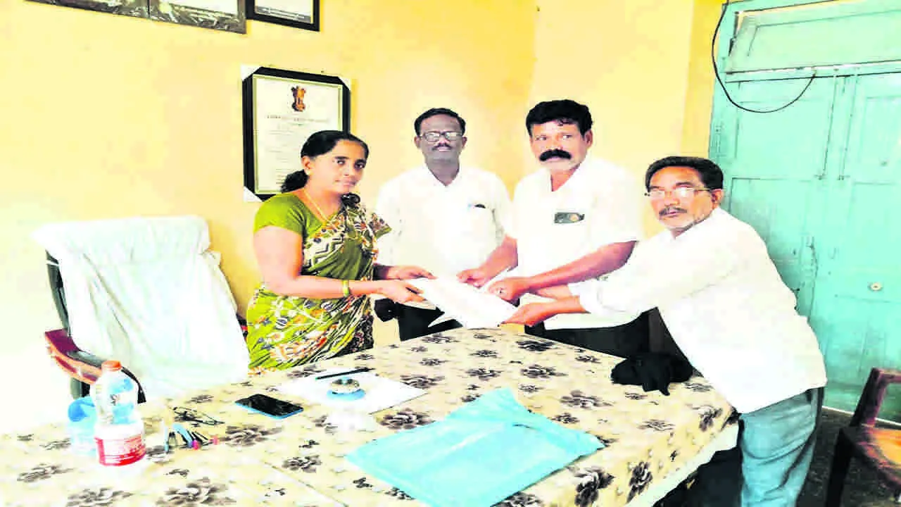 VILLAGERS: గంజివారిపల్లి పంచాయతీ ఏర్పాటుకు వినతి