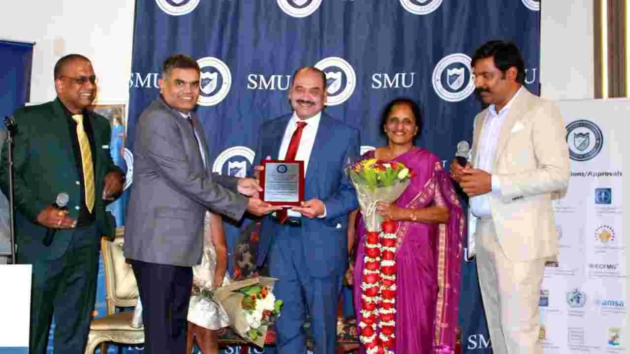 SMU Felicitation: డా. వేములపల్లి రాఘవేంద్ర చౌదరికి ఎస్‌ఎమ్‌యూ సత్కారం