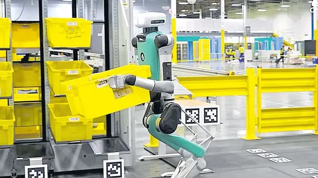 Robots: అమెజాన్‌లో రోబోలు