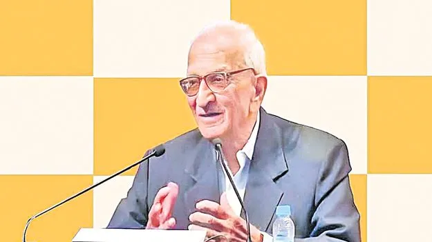 Dr Ekhnath Chitnis: ప్రముఖ అంతరిక్ష శాస్త్రవేత్త
